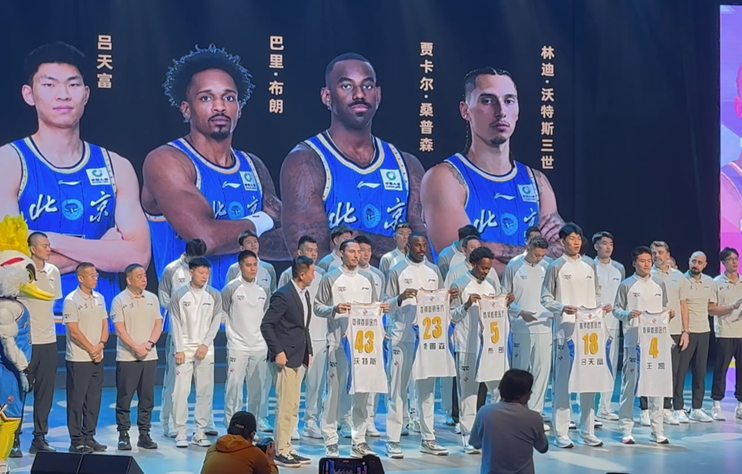因为目前已经拥有了十二个不同的语言版本。产品图片